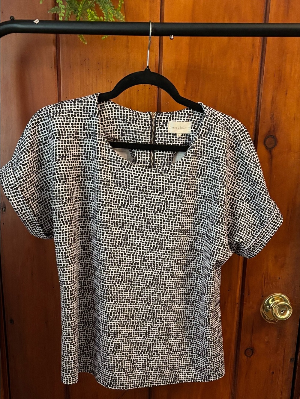 MELLODAY Black and White Grid-Style Short Sleeve Blouse